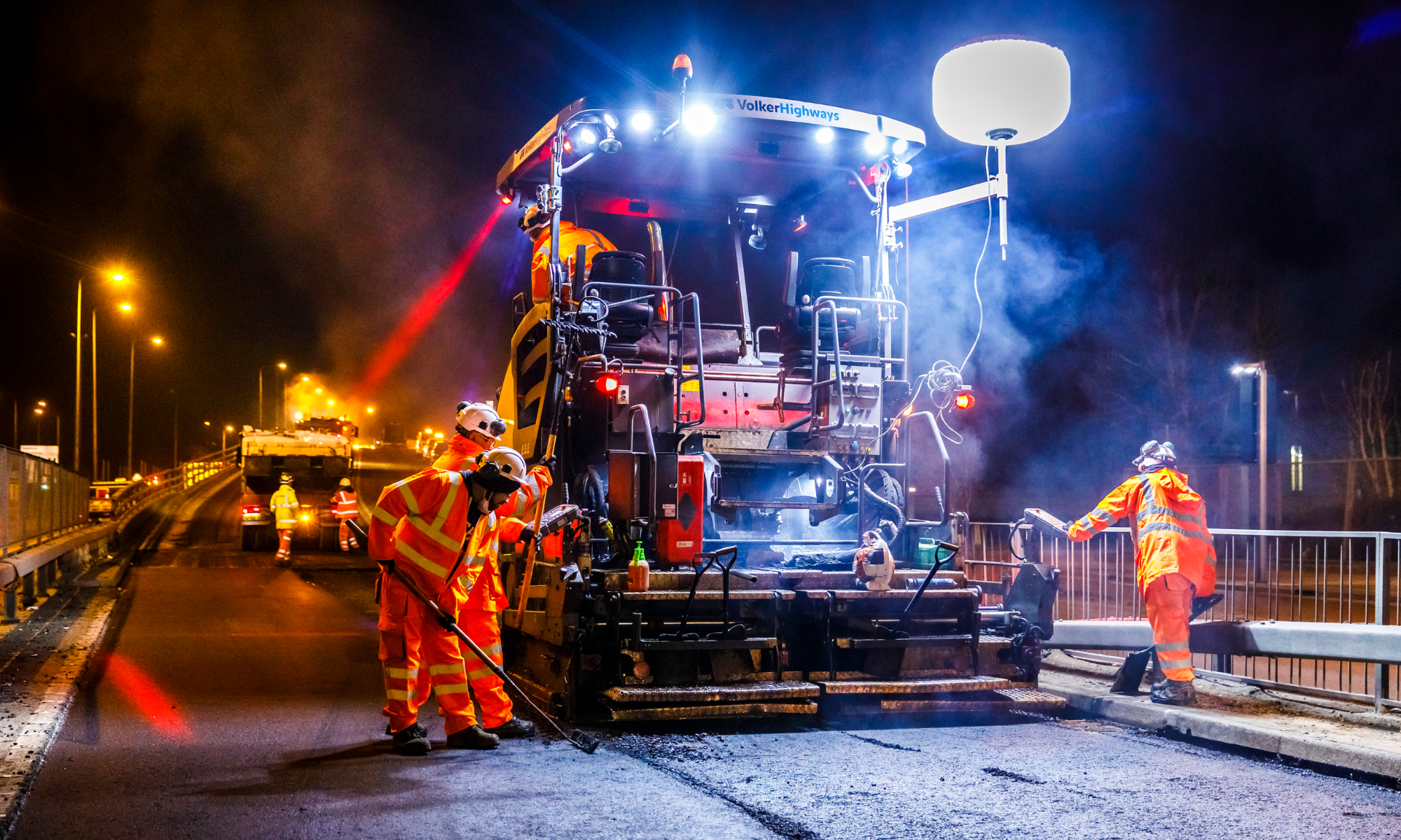 A surfacing team working during the night on a road